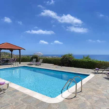 In Sleeps 9 Includes Swimming Pool Air Con And Wifi 9 Kissonerga