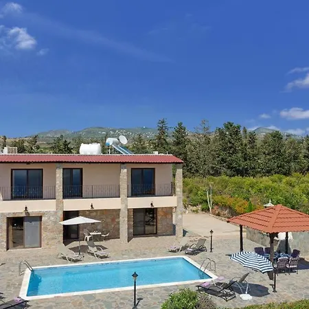 In Sleeps 9 Includes Swimming Pool Air Con And Wifi 9