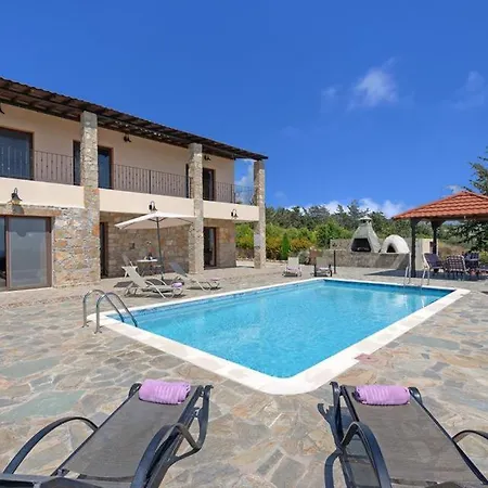 Villa In Sleeps 9 Includes Swimming Pool Air Con And Wifi 9