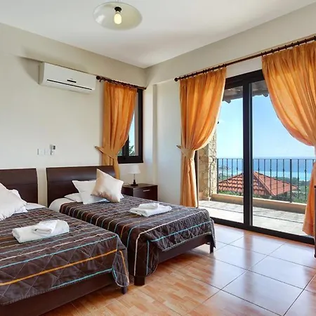 Villa In Sleeps 9 Includes Swimming Pool Air Con And Wifi 9 *
