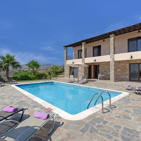 In Sleeps 9 Includes Swimming Pool Air Con And Wifi 9 *