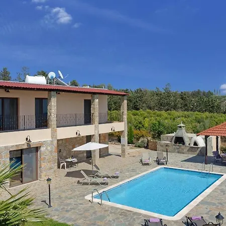 In Sleeps 9 Includes Swimming Pool Air Con And Wifi 9 Kissonerga