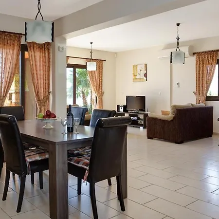 In Sleeps 9 Includes Swimming Pool Air Con And Wifi 9 Villa Kissonerga