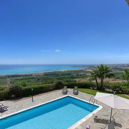 In Sleeps 9 Includes Swimming Pool Air Con And Wifi 9 *