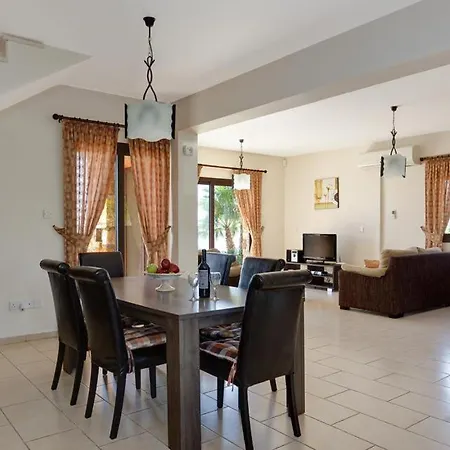 In Sleeps 9 Includes Swimming Pool Air Con And Wifi 9 Villa Kissonerga