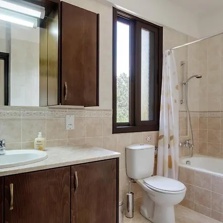 Villa In Sleeps 9 Includes Swimming Pool Air Con And Wifi 9 *